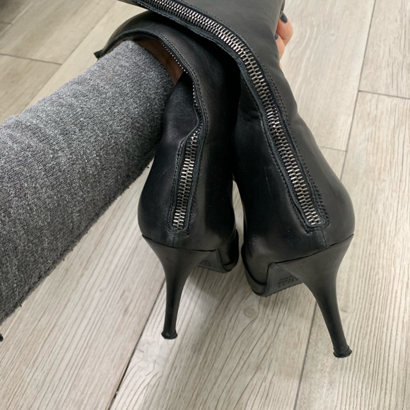 STUART WEITZMAN Black Leather High Heeled Boots - Picture 3 of 8